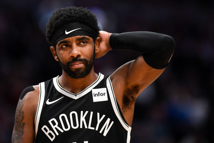 NHM biểu tình trước cổng Barclays Center, đòi quyền lợi và kêu gọi sự ủng hộ cho Kyrie Irving - Ảnh 4.