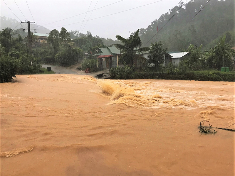 Mưa lũ miền Trung: Trong một buổi sáng phát hiện 6 thi thể người bị nước lũ cuốn trôi  - Ảnh 1.