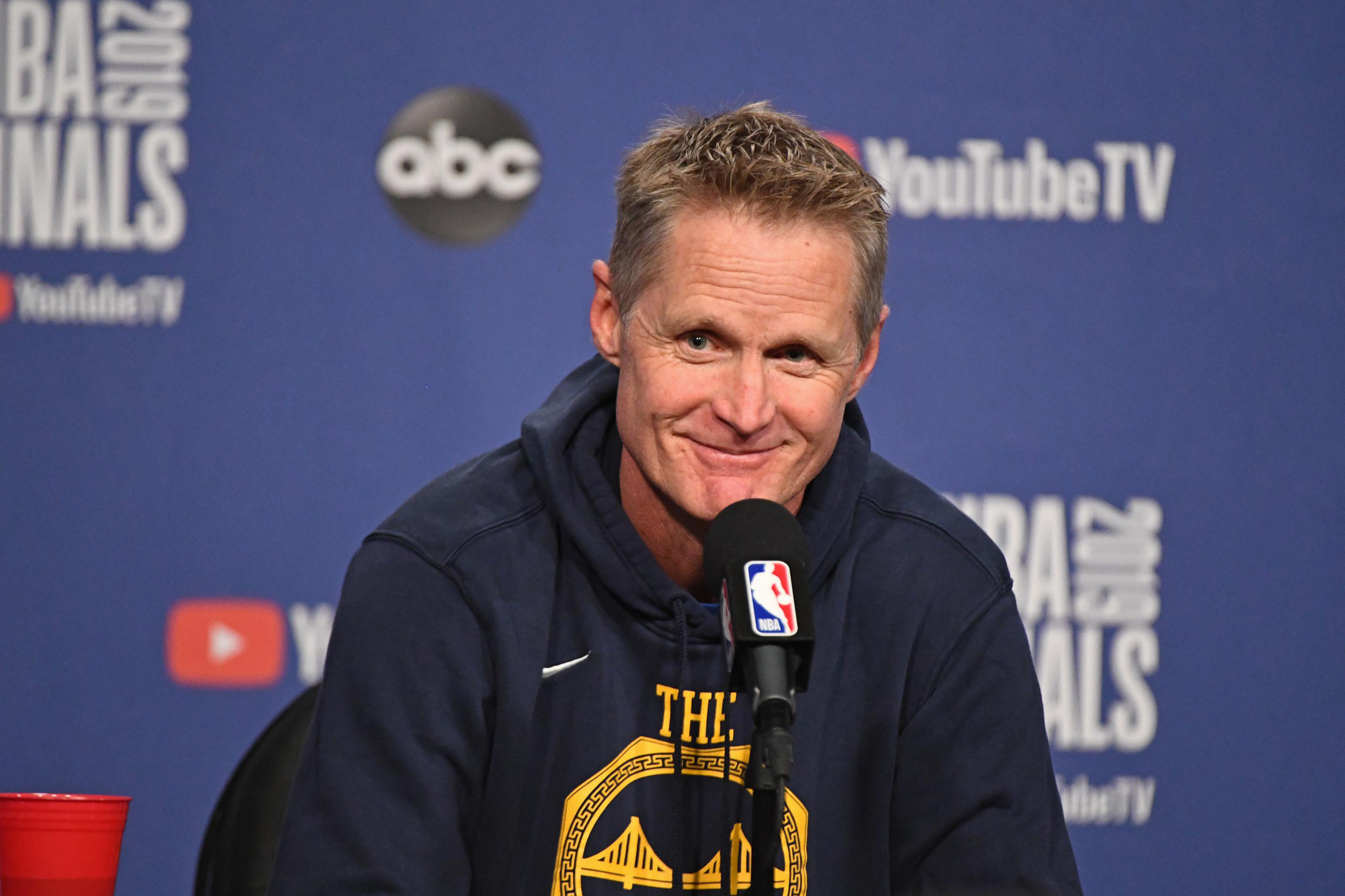 Steve Kerr hay người thầy với triết lý “mềm nắn rắn buông” độc đáo - Ảnh 1.