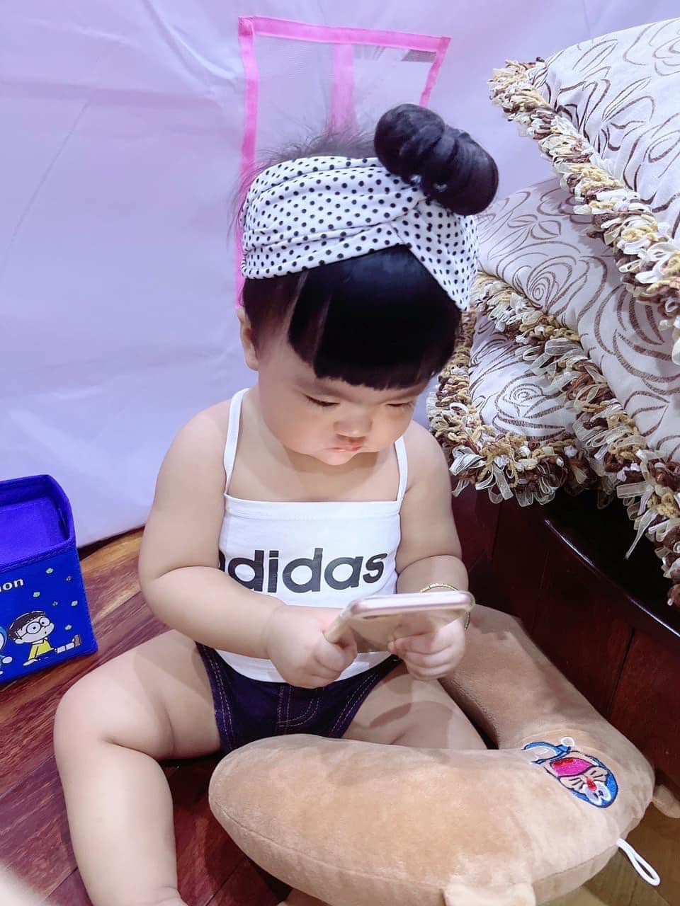 Con gái cưng của Mạc Văn Khoa diện đồ sành điệu nhưng ngồi &quot;chốt đơn bún đậu&quot; khiến ai cũng bật cười - Ảnh 4.