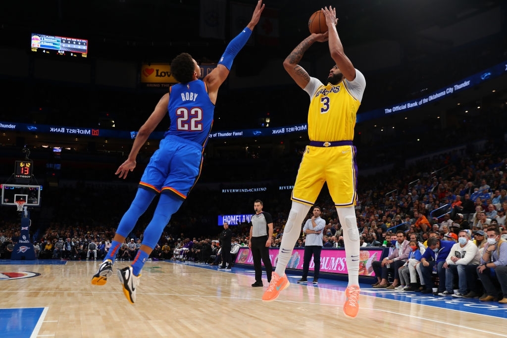 Tạo cách biệt 26 điểm, Los Angeles Lakers vẫn thua ngược cực sốc trước Oklahoma City Thunder - Ảnh 1.