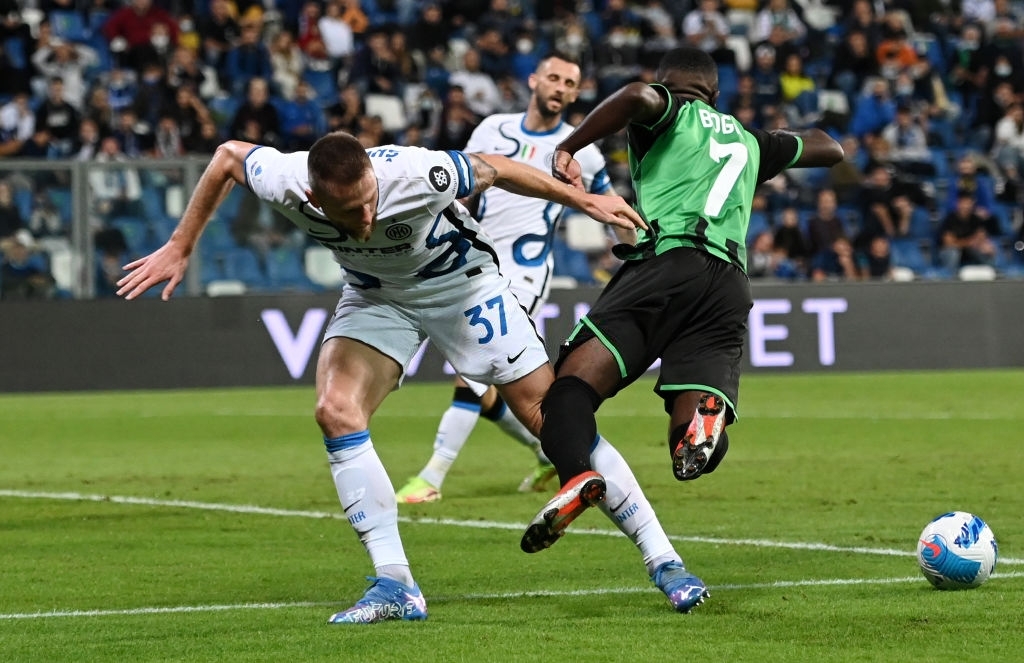 Lautaro Martinez tỏa sáng giúp Inter Milan lội ngược dòng thắng Sassuolo - Ảnh 1.