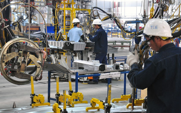 Thủ tướng Chính phủ ban hành Chỉ thị phục hồi sản xuất tại các khu vực sản xuất công nghiệp - Ảnh 1.