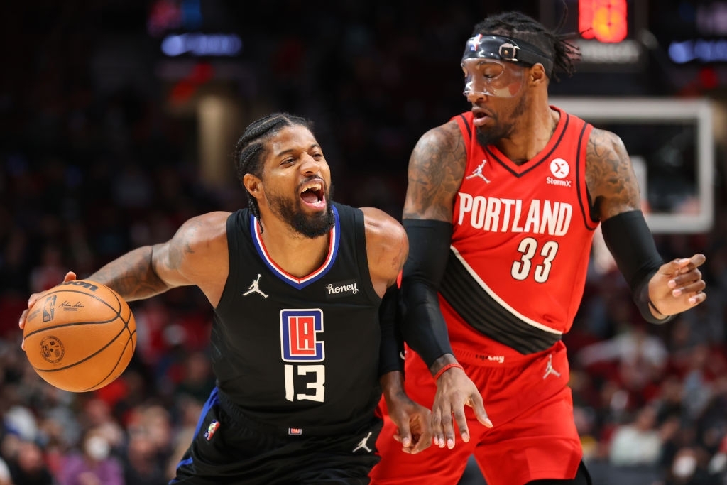 Paul George bất lực nhìn Los Angeles Clipper nhận thất bại trước Portland Trail Blazers  - Ảnh 1.