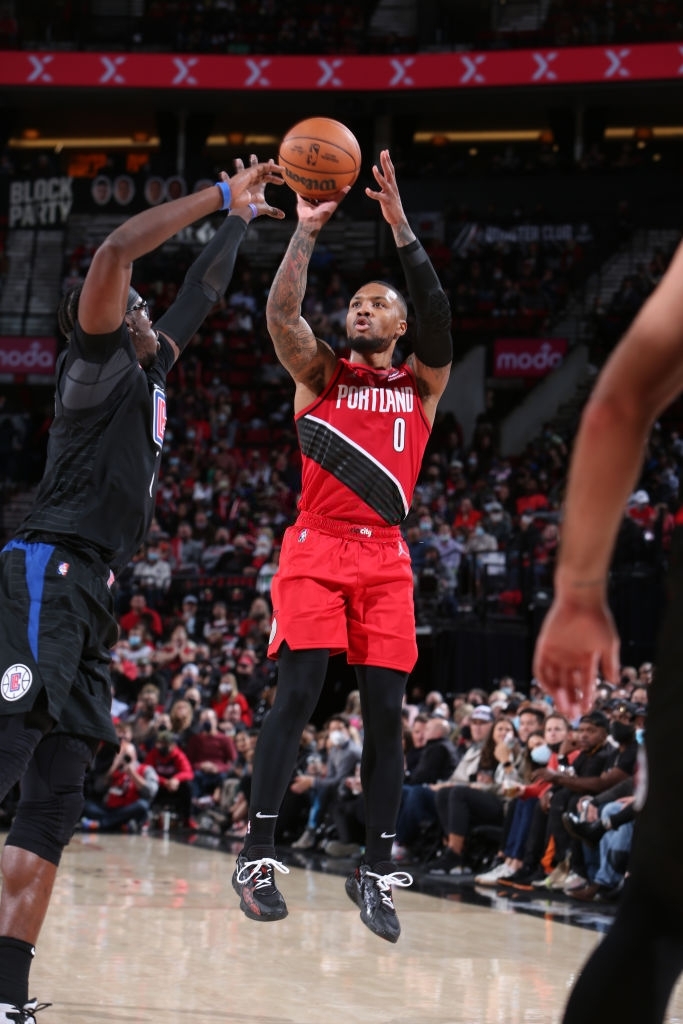 Paul George bất lực nhìn Los Angeles Clipper nhận thất bại trước Portland Trail Blazers  - Ảnh 3.