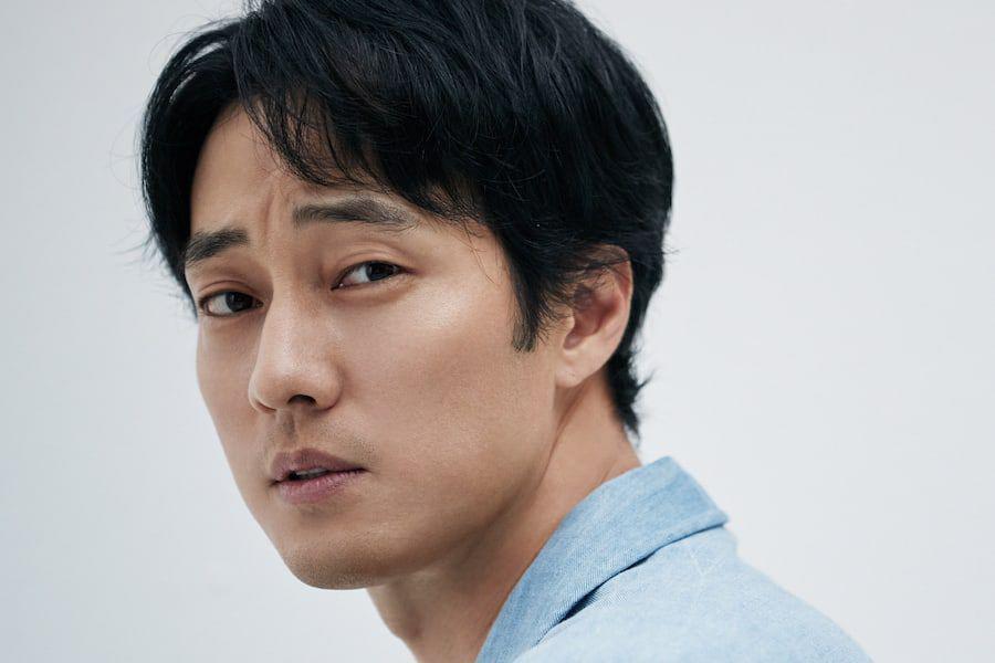 &quot;Ông chú đẹp trai&quot; So Ji Sub tái xuất màn ảnh nhỏ sau khi kết hôn với vợ trẻ kém 17 tuổi - Ảnh 2.