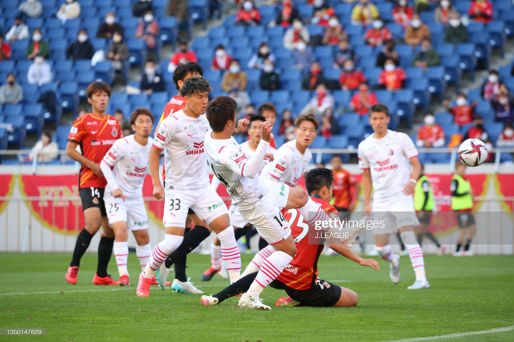 Văn Lâm cổ vũ từ Nga, Cerezo Osaka vẫn đánh rơi cúp - Ảnh 5.