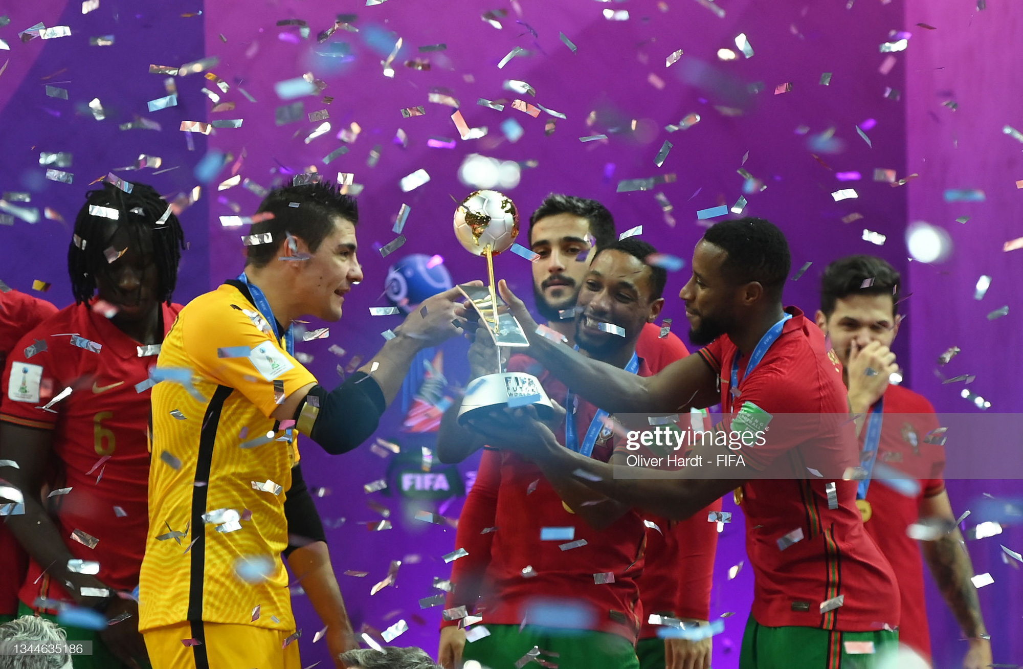 Chùm ảnh: Hai cảm xúc trái ngược trong trận chung kết Futsal World Cup 2021 - Ảnh 8.