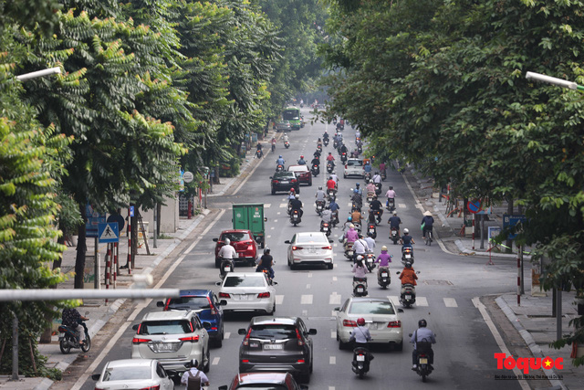 Xây dựng văn hóa giao thông Hà Nội, nét đẹp đô thị văn minh - Bài 2: Hãy bắt đầu từ những hành vi nhỏ - Ảnh 2.