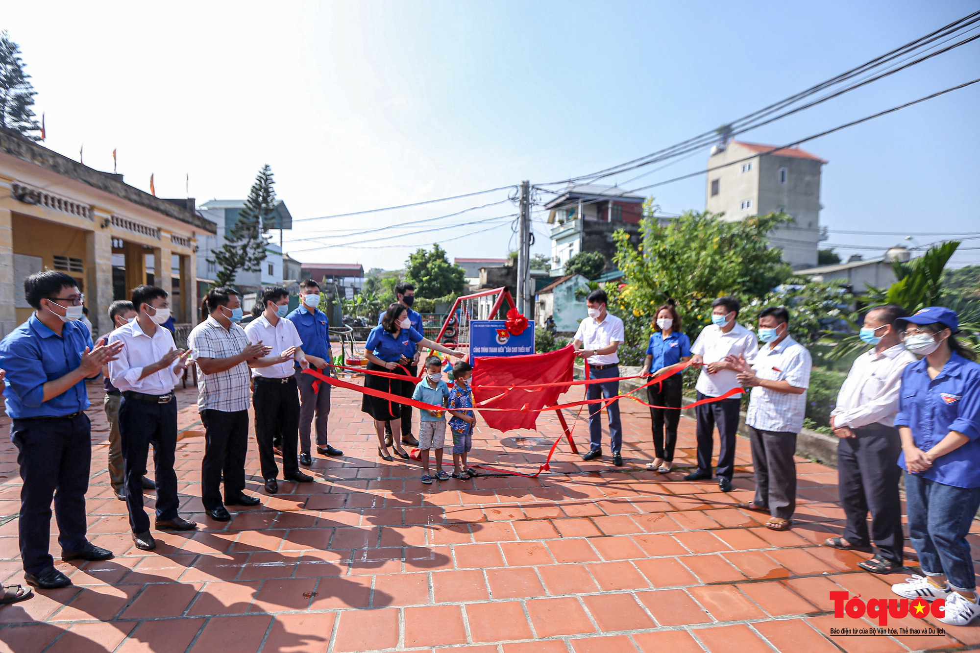 Thành đoàn Hà Nội tổ chức khám bệnh, tặng túi an sinh cho các gia đình cựu Thanh niên xung phong - Ảnh 7.
