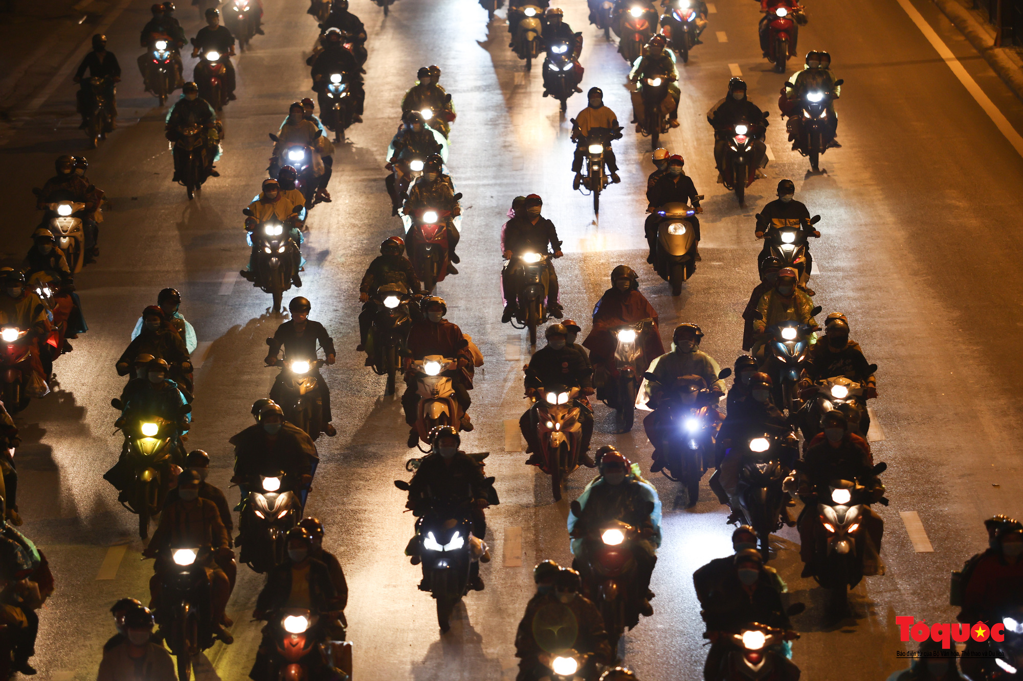 Hà Nội tổ chức đón, dẫn đường cho người dân đi xe máy từ phía Nam về quê - Ảnh 12.