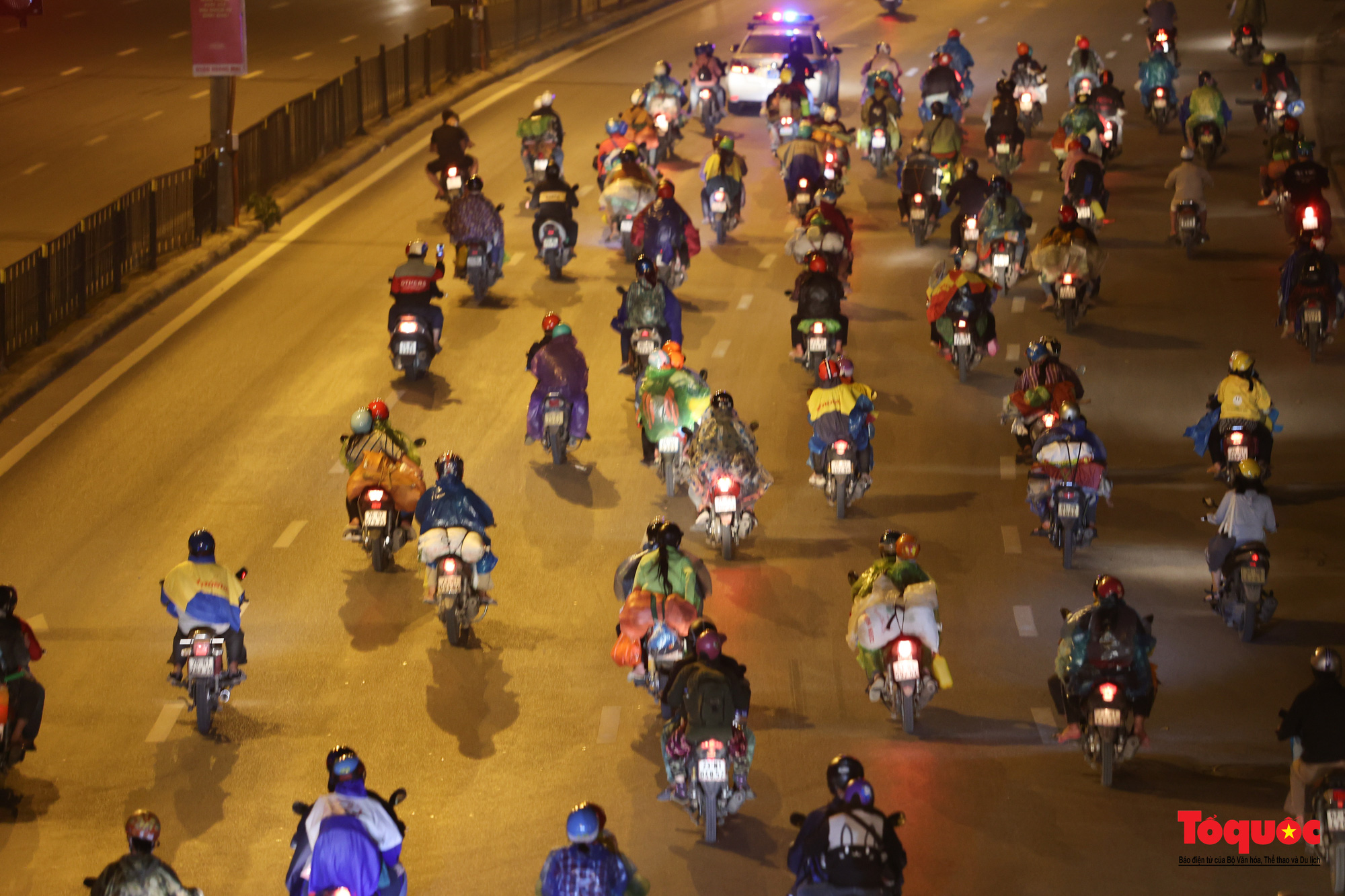 Hà Nội tổ chức đón, dẫn đường cho người dân đi xe máy từ phía Nam về quê - Ảnh 14.
