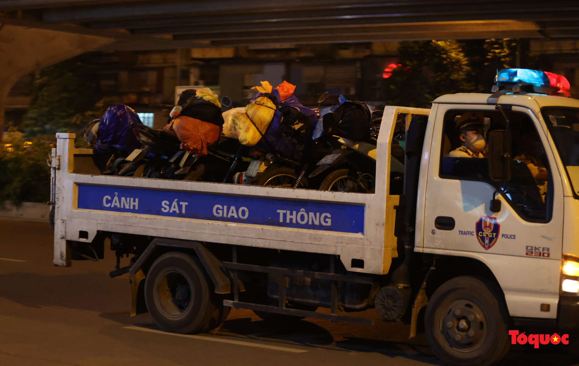 Hà Nội tổ chức đón, dẫn đường cho người dân đi xe máy từ phía Nam về quê - Ảnh 16.