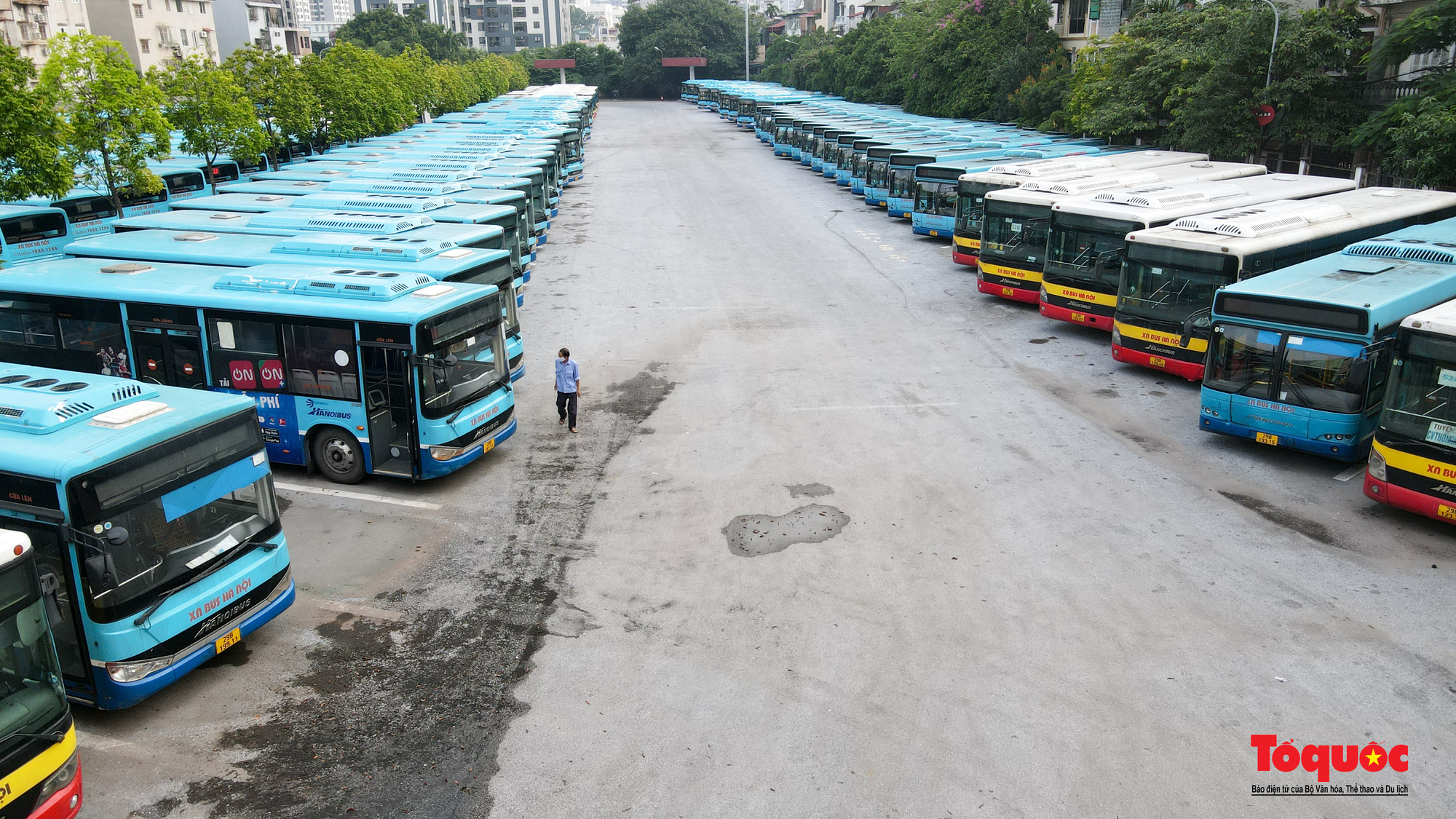 Xe buýt Hà Nội nằm dài trong bến, chờ ngày hoạt động trở lại - Ảnh 5.