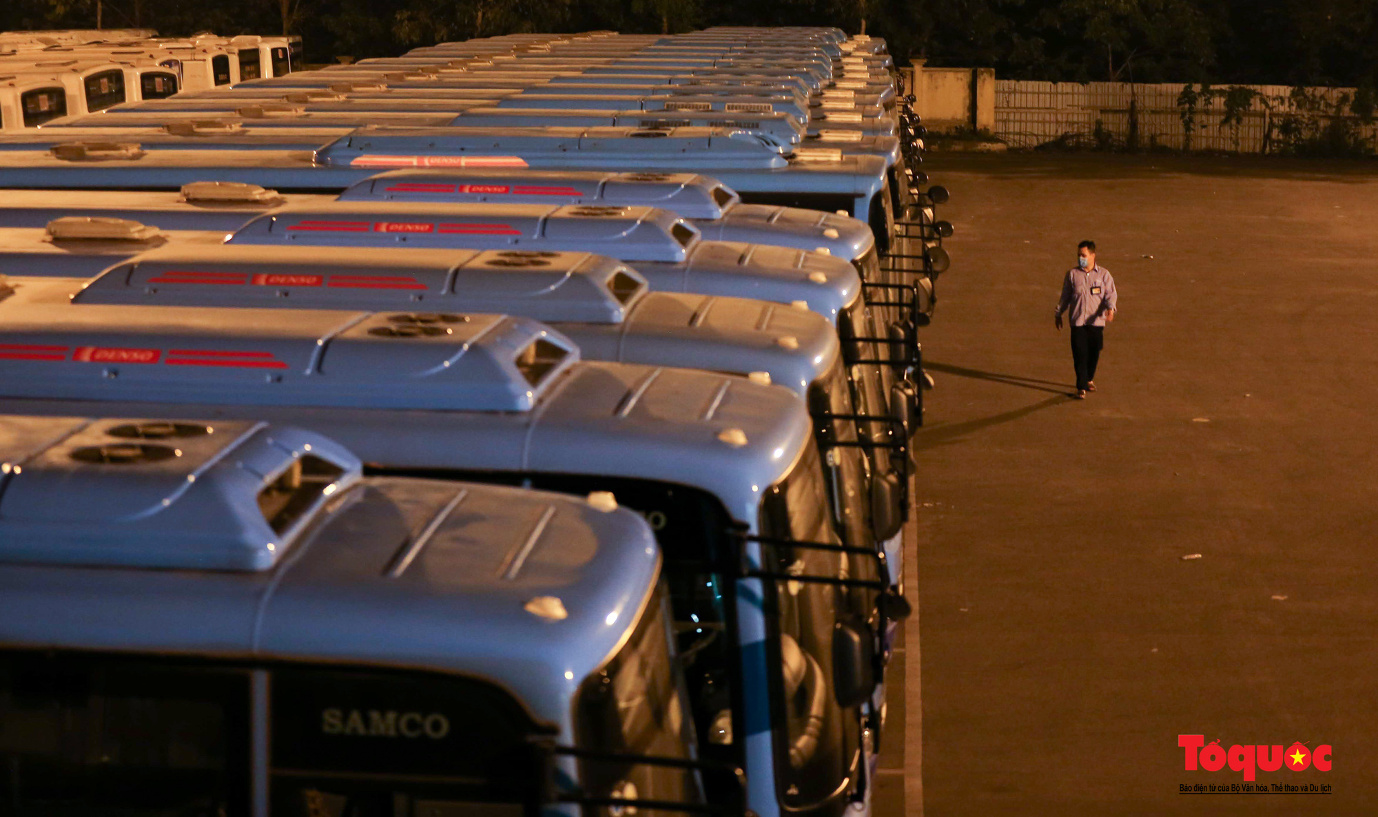 Xe buýt Hà Nội nằm dài trong bến, chờ ngày hoạt động trở lại - Ảnh 17.
