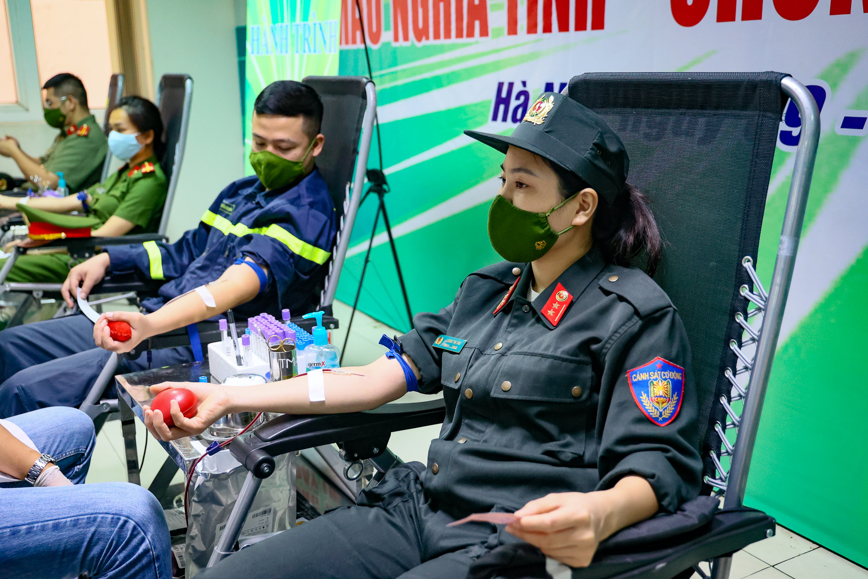 Ra mắt Câu lạc bộ Phản ứng nhanh hiến máu tình nguyện của thanh niên Công an TP Hà Nội - Ảnh 5.
