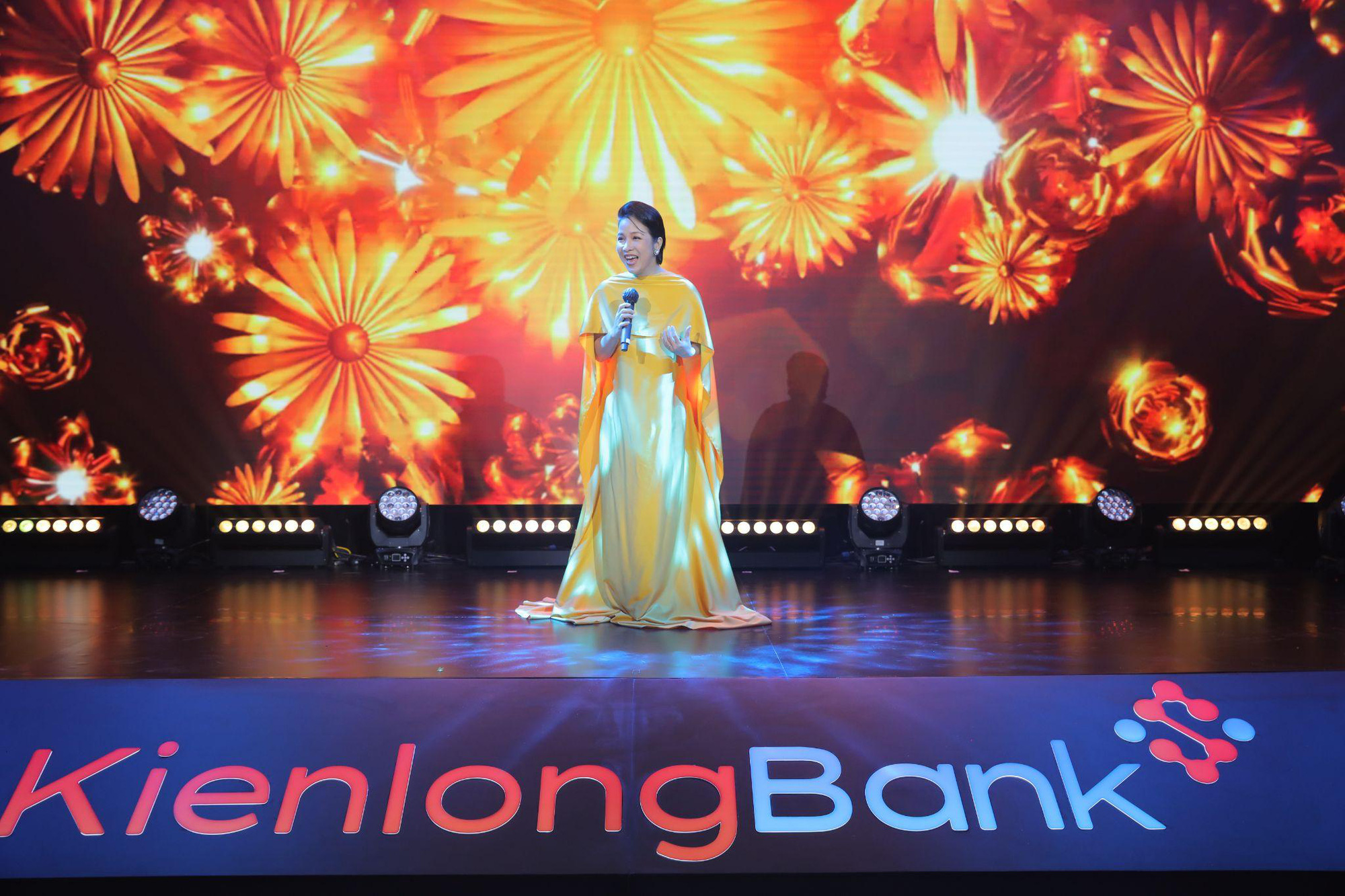 Mãn nhãn với “bữa tiệc nghệ thuật” kỷ niệm 26 năm thành lập KienlongBank - Ảnh 6.