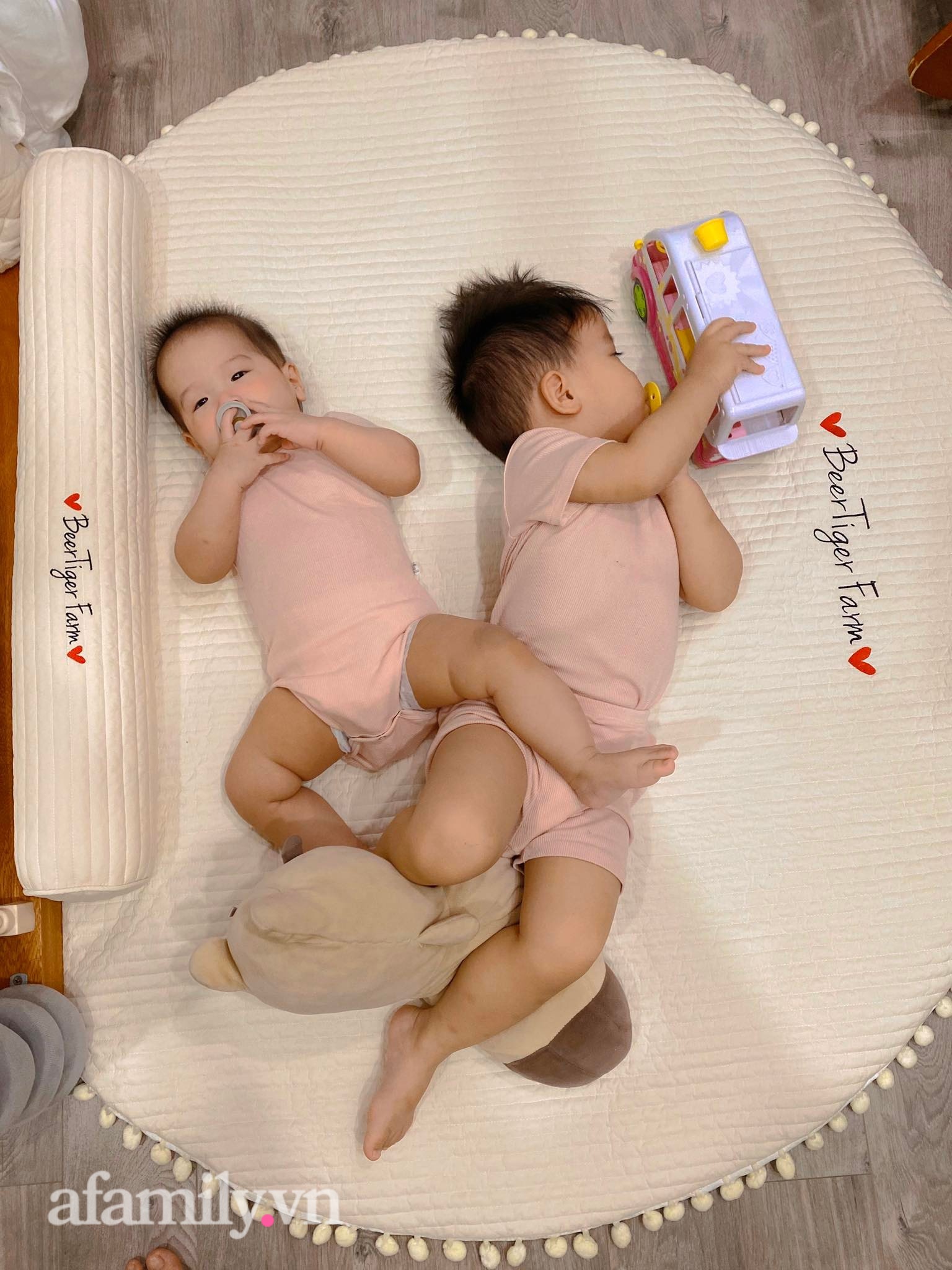 Phòng chỉ 8m2 nhưng mẹ khéo léo bài trí, đầy đủ công năng mà vẫn thoải mái không gian cho bé chơi - Ảnh 6.