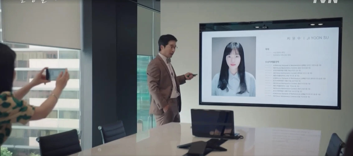 Góc khuất học đường tập 1: Im Soo Jung bị mẹ Lee Do Hyun tát thẳng mặt vì tội hẹn hò cùng học trò - Ảnh 4.