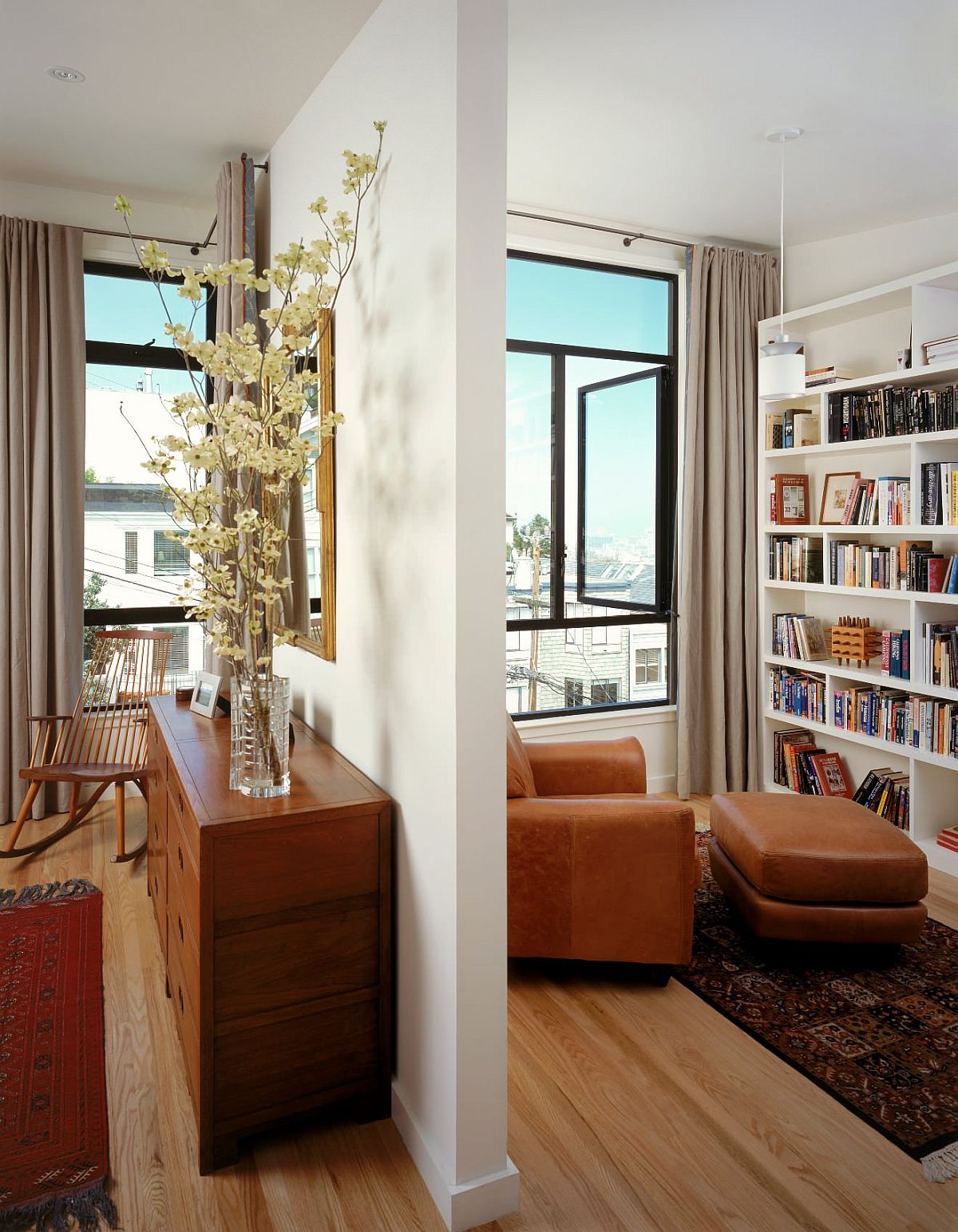 Những căn phòng ngủ ấm cúng với góc đọc sách bên cửa sổ tuyệt đẹp ai cũng mơ ước - Ảnh 10.