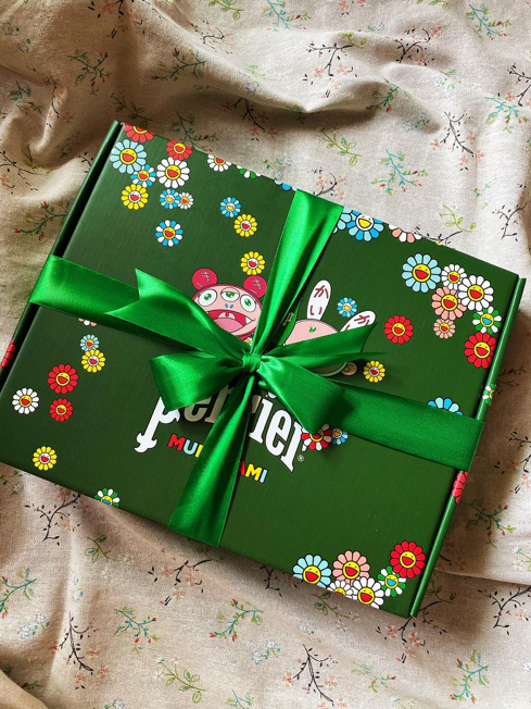 Có gì đặc biệt trong chiếc hộp xanh lá siêu cute được hàng loạt người nổi tiếng unbox thời gian qua? - Ảnh 2.