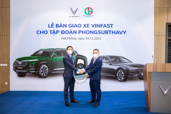 VinFast xuất khẩu lô xe đầu tiên sang thị trường Lào - Ảnh 1.