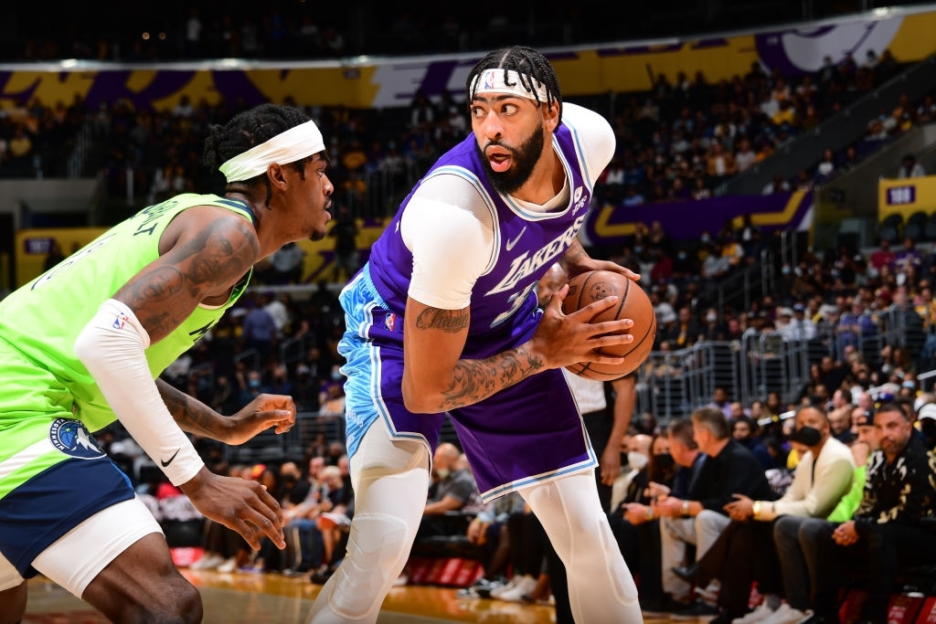 Bế tắc, vô hồn và bạc nhược, Los Angeles Lakers thảm bại 24 điểm trước Minnesota Timberwolves - Ảnh 1.