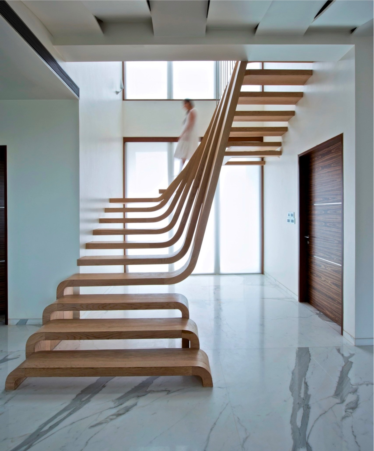 12 mẫu thiết kế cầu thang đẹp và ấn tượng đến khó tin - Ảnh 8.