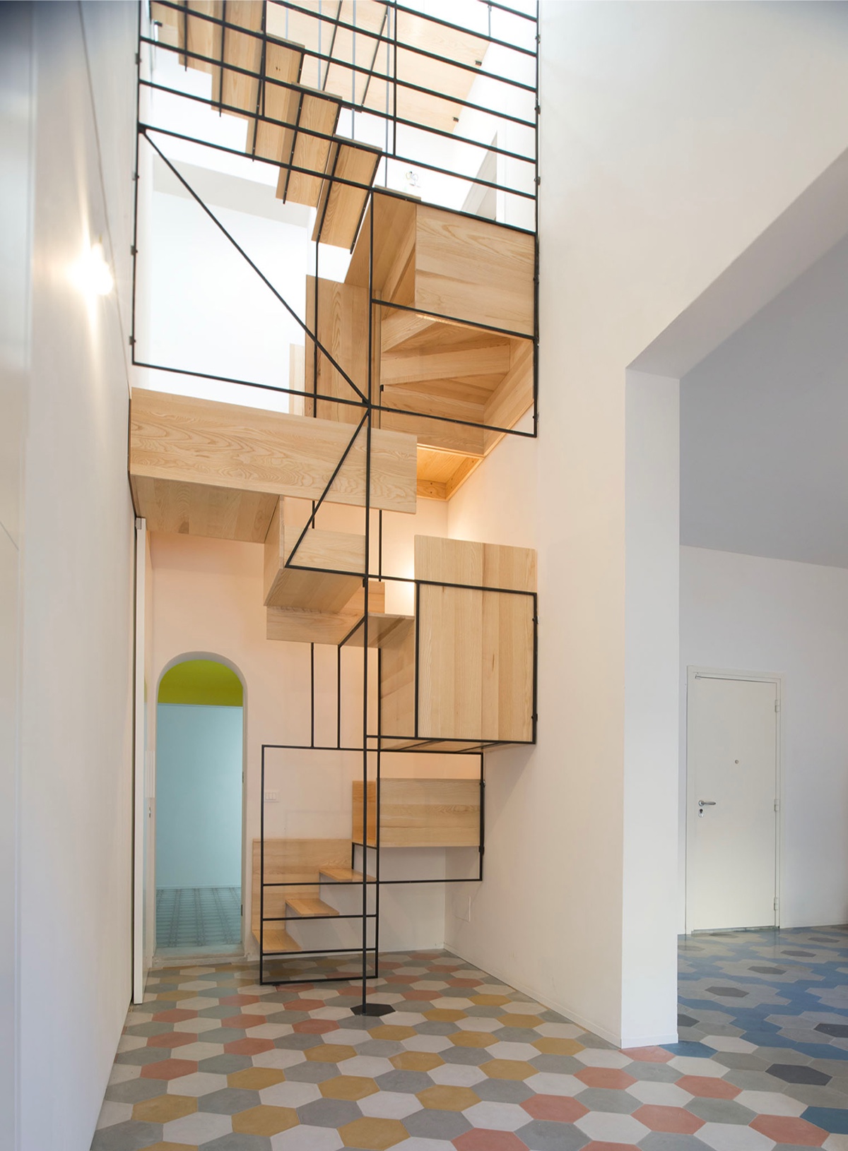 12 mẫu thiết kế cầu thang đẹp và ấn tượng đến khó tin - Ảnh 6.