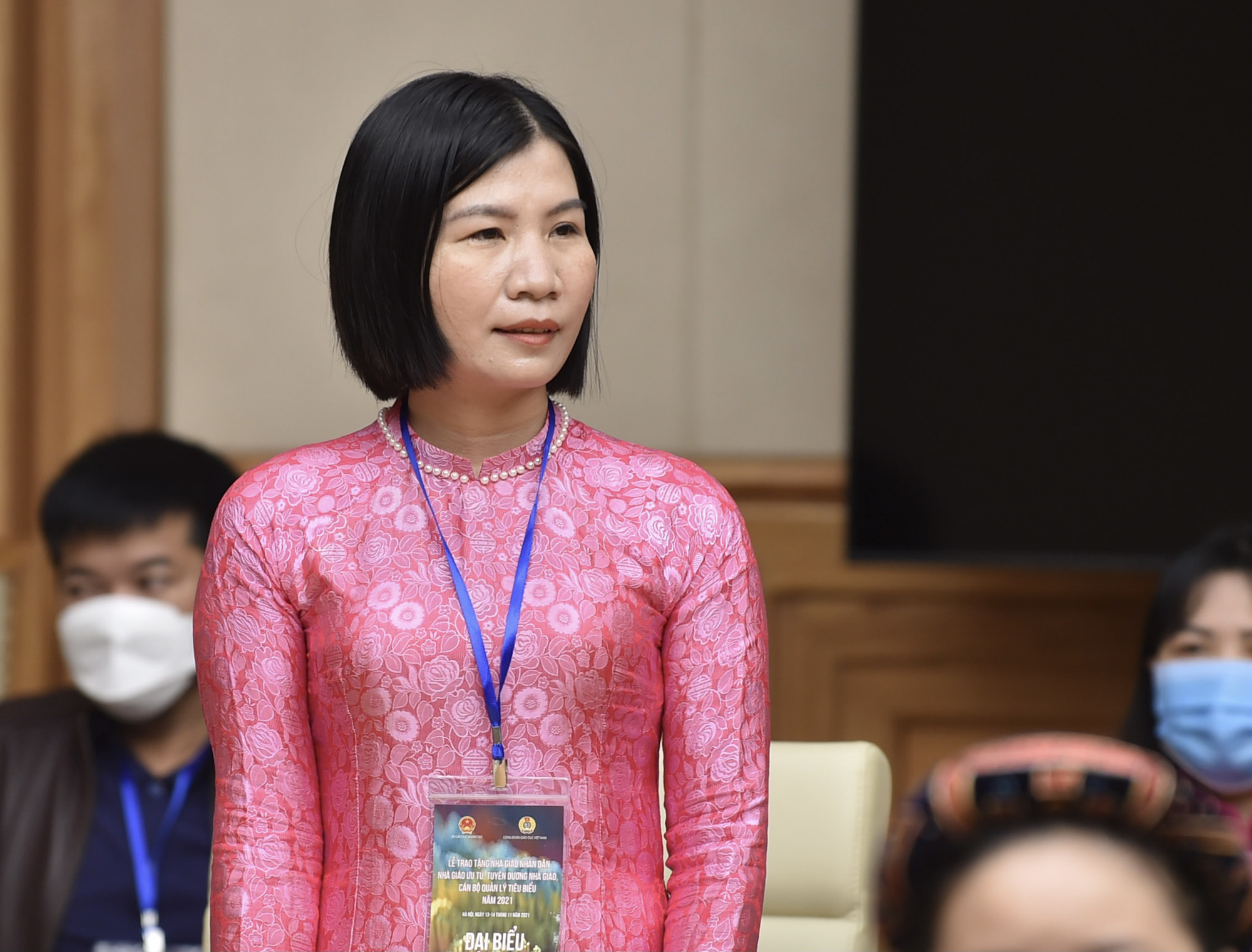 Thủ tướng Phạm Minh Chính gặp mặt đại diện nhà giáo, cán bộ quản lý giáo dục tiêu biểu nhân Ngày Nhà giáo Việt Nam 20/11 - Ảnh 11.
