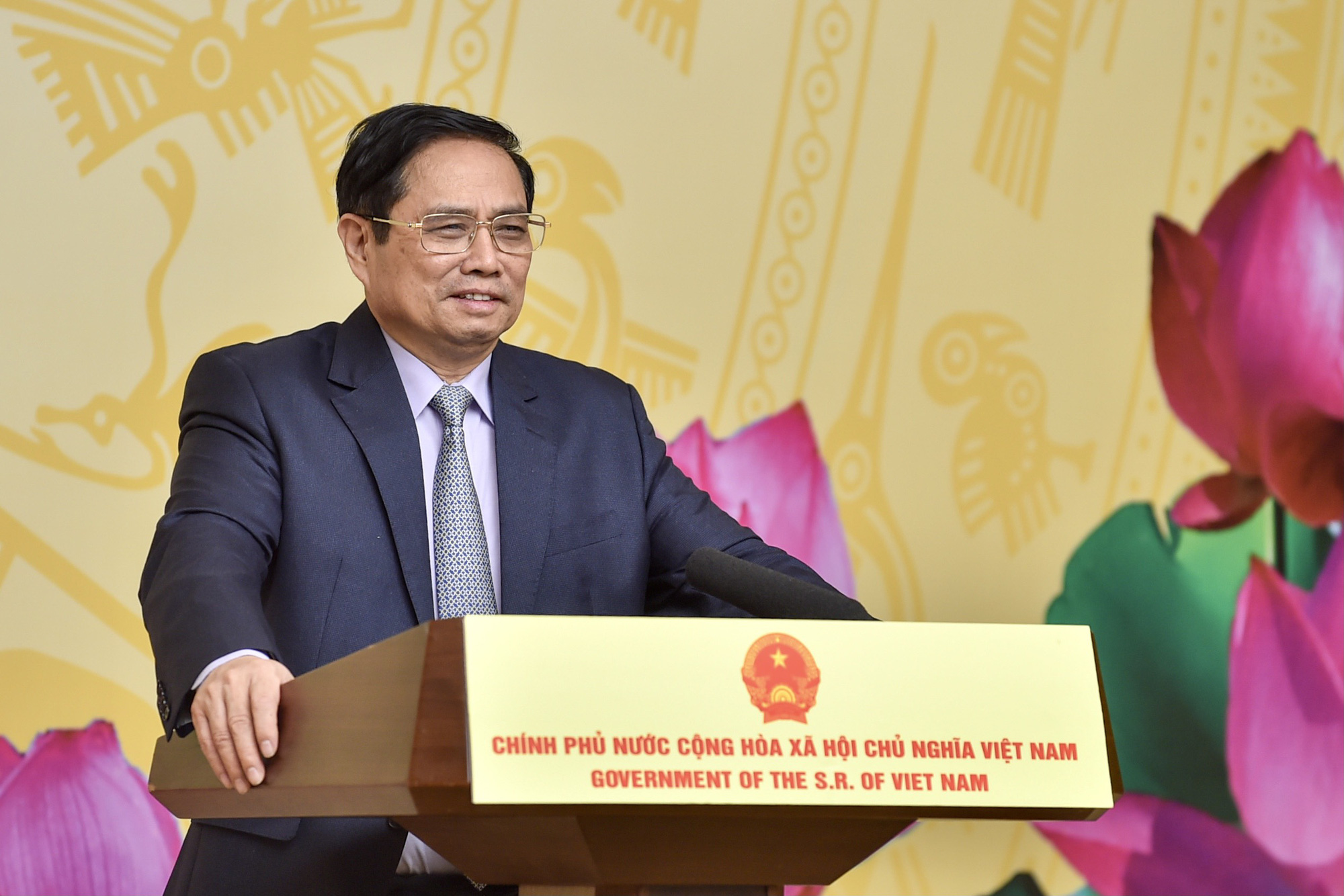 Thủ tướng Phạm Minh Chính gặp mặt đại diện nhà giáo, cán bộ quản lý giáo dục tiêu biểu nhân Ngày Nhà giáo Việt Nam 20/11 - Ảnh 17.