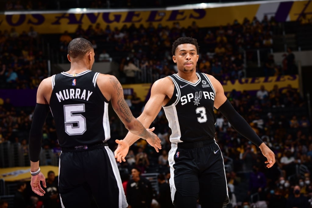 Los Angeles Lakers lấy lại niềm tin với chiến thắng đầy bản lĩnh trước San Antonio Spurs - Ảnh 2.