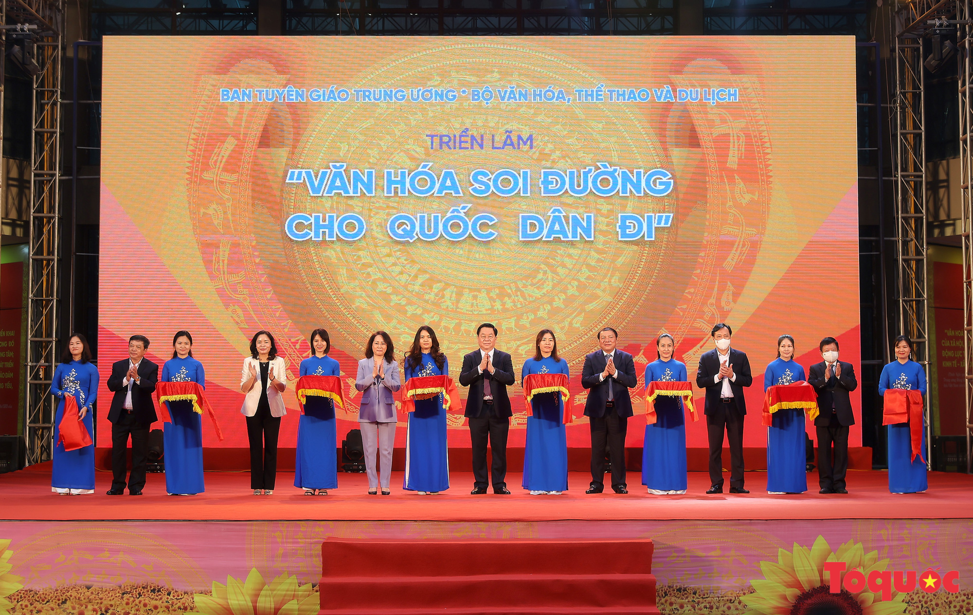 Triển lãm "Văn hóa soi đường cho quốc dân đi": Trưng bày gần 500 hình ảnh, hiện vật quý về văn hóa Việt Nam - Ảnh 2. Triển lãm "Văn hóa soi đường cho quốc dân đi": Trưng bày gần 500 hình ảnh, hiện vật quý về văn hóa Việt Nam - Ảnh 2.