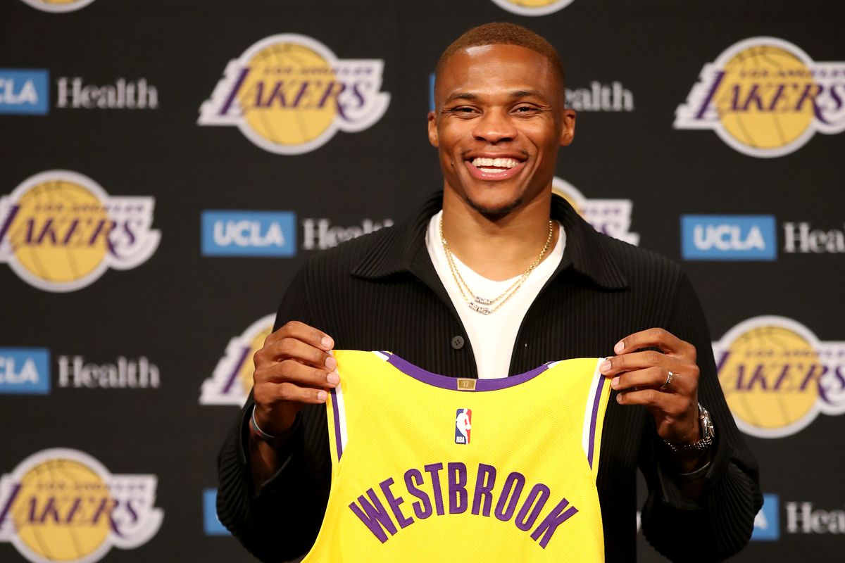 Russell Westbrook sau một tháng tại Los Angeles Lakers: Đôi vai rộng và bàn tay lấm lem - Ảnh 1.