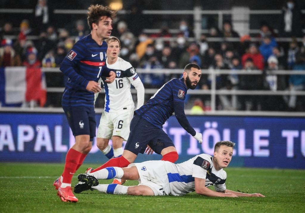 "Song sát" Mbappe-Benzema ghi bàn, Pháp thắng dễ Phần Lan trên sân khách - Ảnh 4. "Song sát" Mbappe-Benzema ghi bàn, Pháp thắng dễ Phần Lan trên sân khách - Ảnh 4.