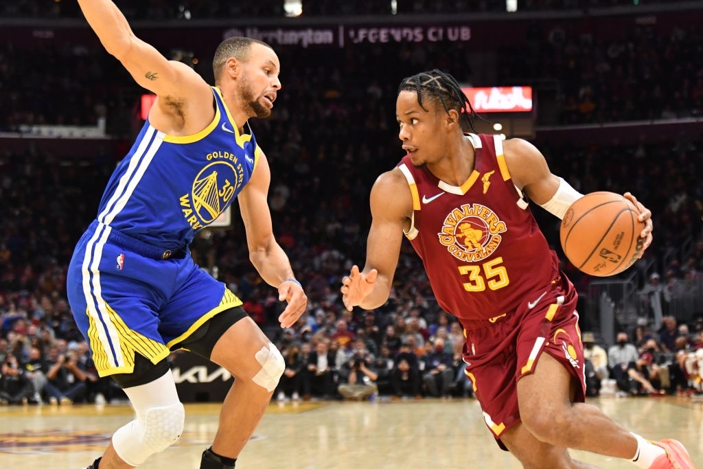 Stephen Curry tiếp tục tăng nhiệt, đưa cả đội lội ngược dòng cảm xúc ngay trên sân Cleveland Cavaliers - Ảnh 2.