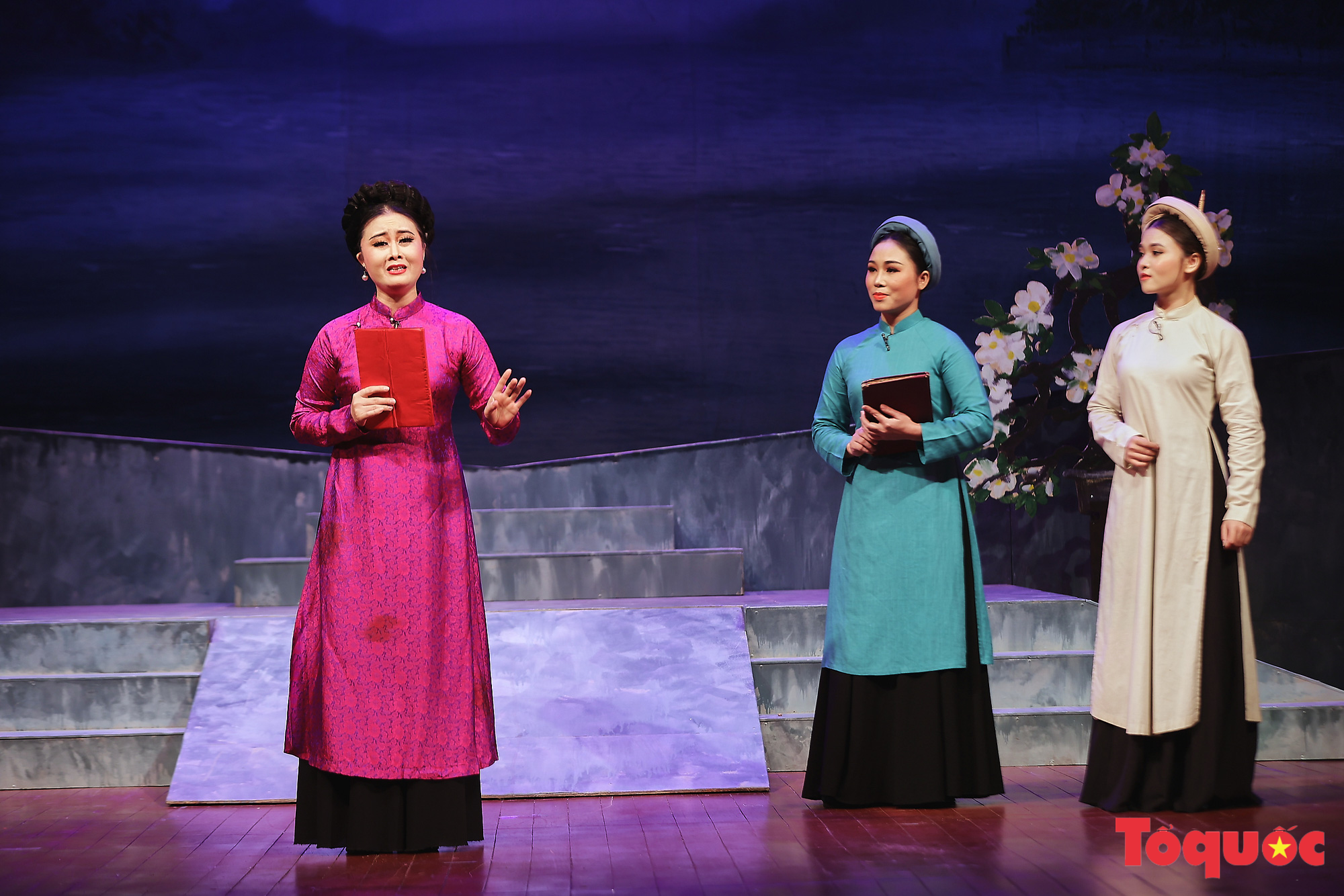 Nhà hát Chèo Việt Nam ra mắt vở diễn mới về Hồng Hà nữ sĩ Đoàn Thị Điểm - Ảnh 10.