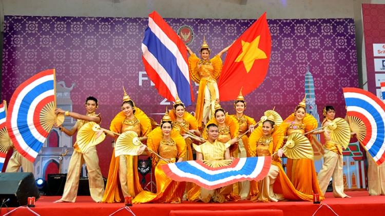 Tổ chức trưng bày Không gian giới thiệu văn hóa, đất nước, con người Việt Nam và Thái Lan - Ảnh 1.