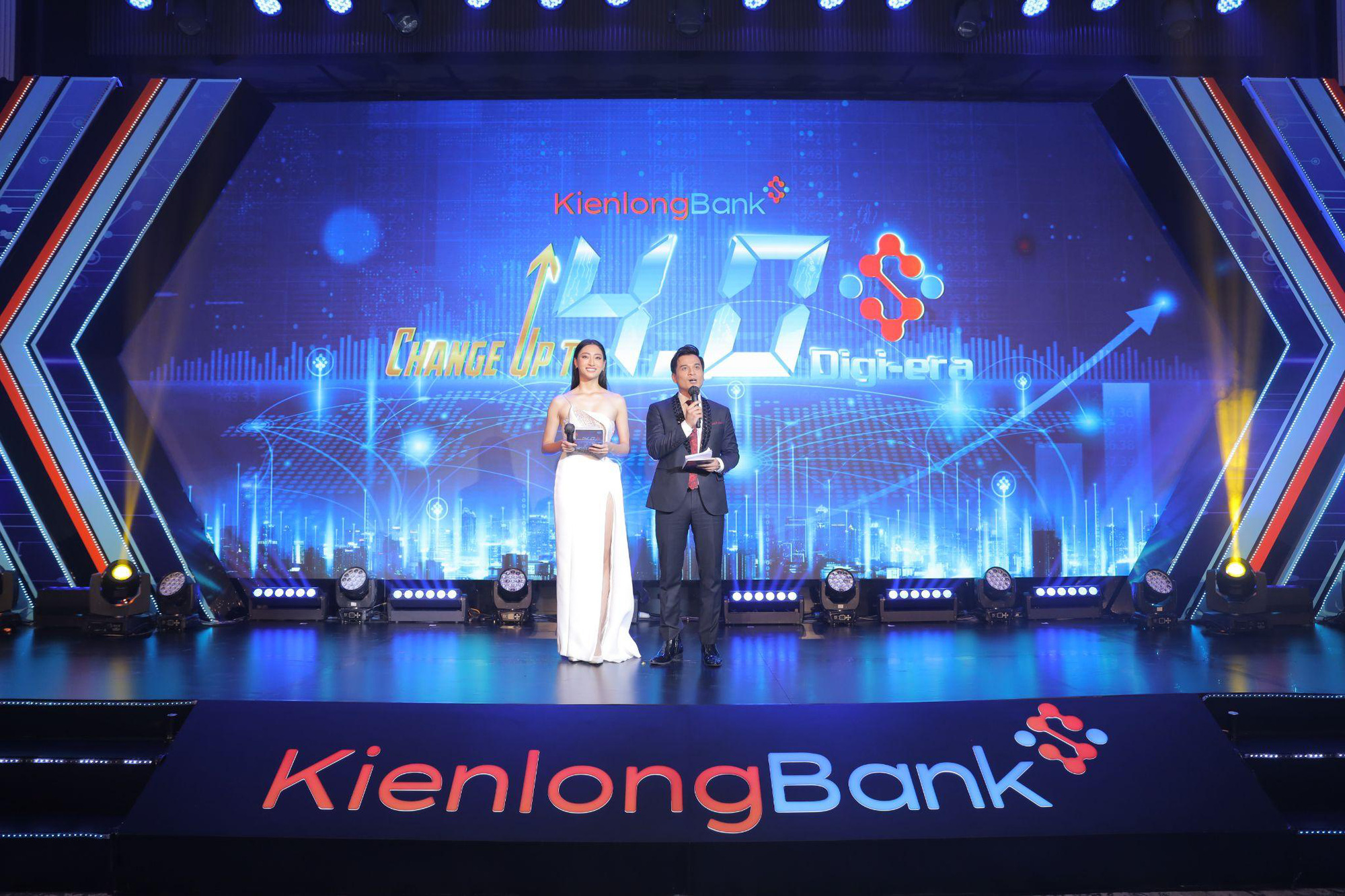 Mãn nhãn với chương trình biểu diễn nghệ thuật tại sự kiện kỷ niệm 26 năm KienlongBank - Ảnh 1.