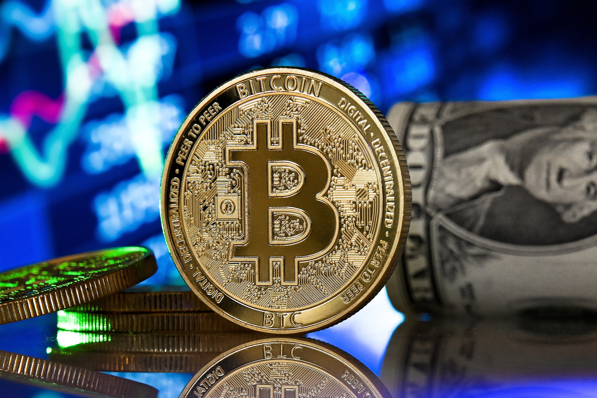 Giá Bitcoin mất 17,01% về mức 56.000 USD - Ảnh 1.