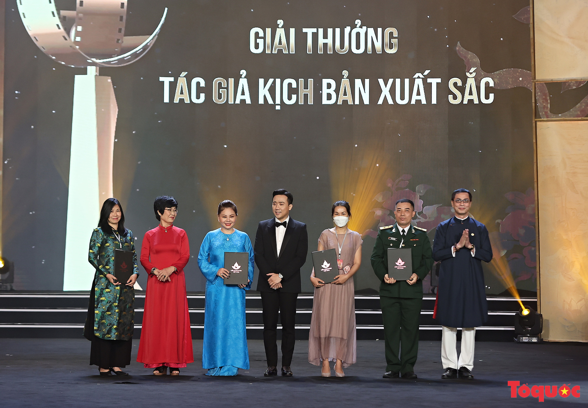 Toàn cảnh Lễ Bế mạc và trao giải Liên hoan phim Việt Nam lần thứ XXII  - Ảnh 10.