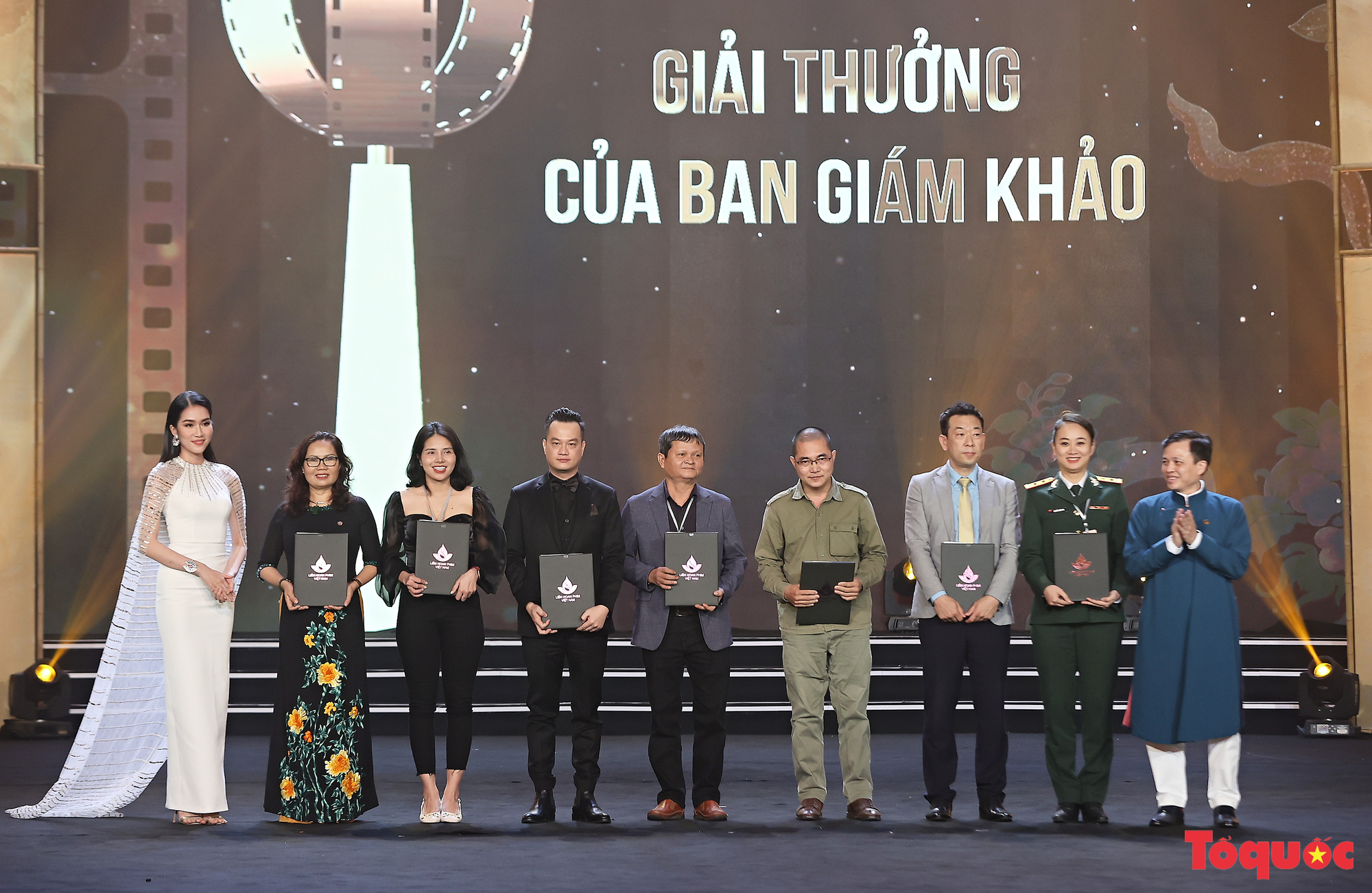Toàn cảnh Lễ Bế mạc và trao giải Liên hoan phim Việt Nam lần thứ XXII  - Ảnh 11.
