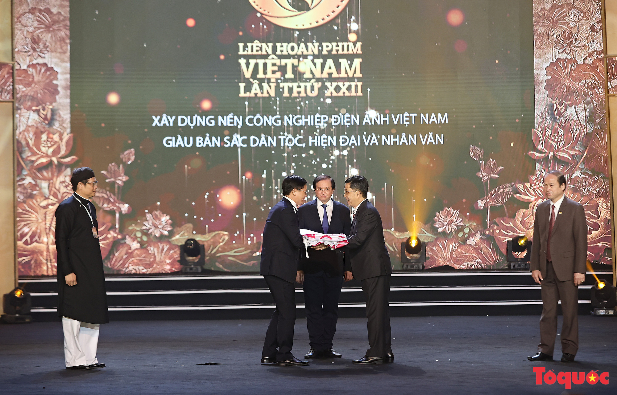 Toàn cảnh Lễ Bế mạc và trao giải Liên hoan phim Việt Nam lần thứ XXII  - Ảnh 15.