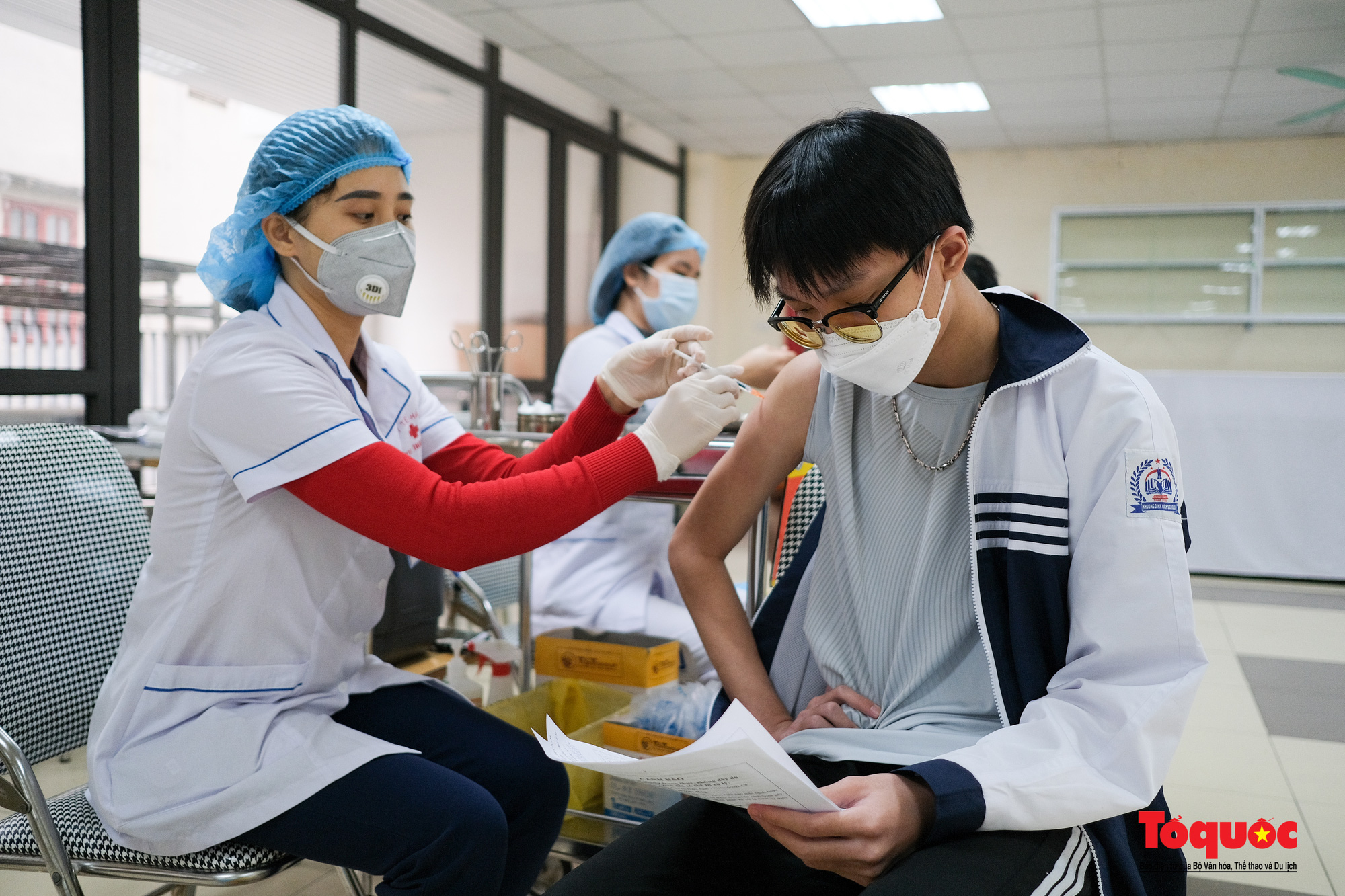 Hà Nội bắt đầu tiêm vaccine Covid-19 cho trẻ em - Ảnh 15.
