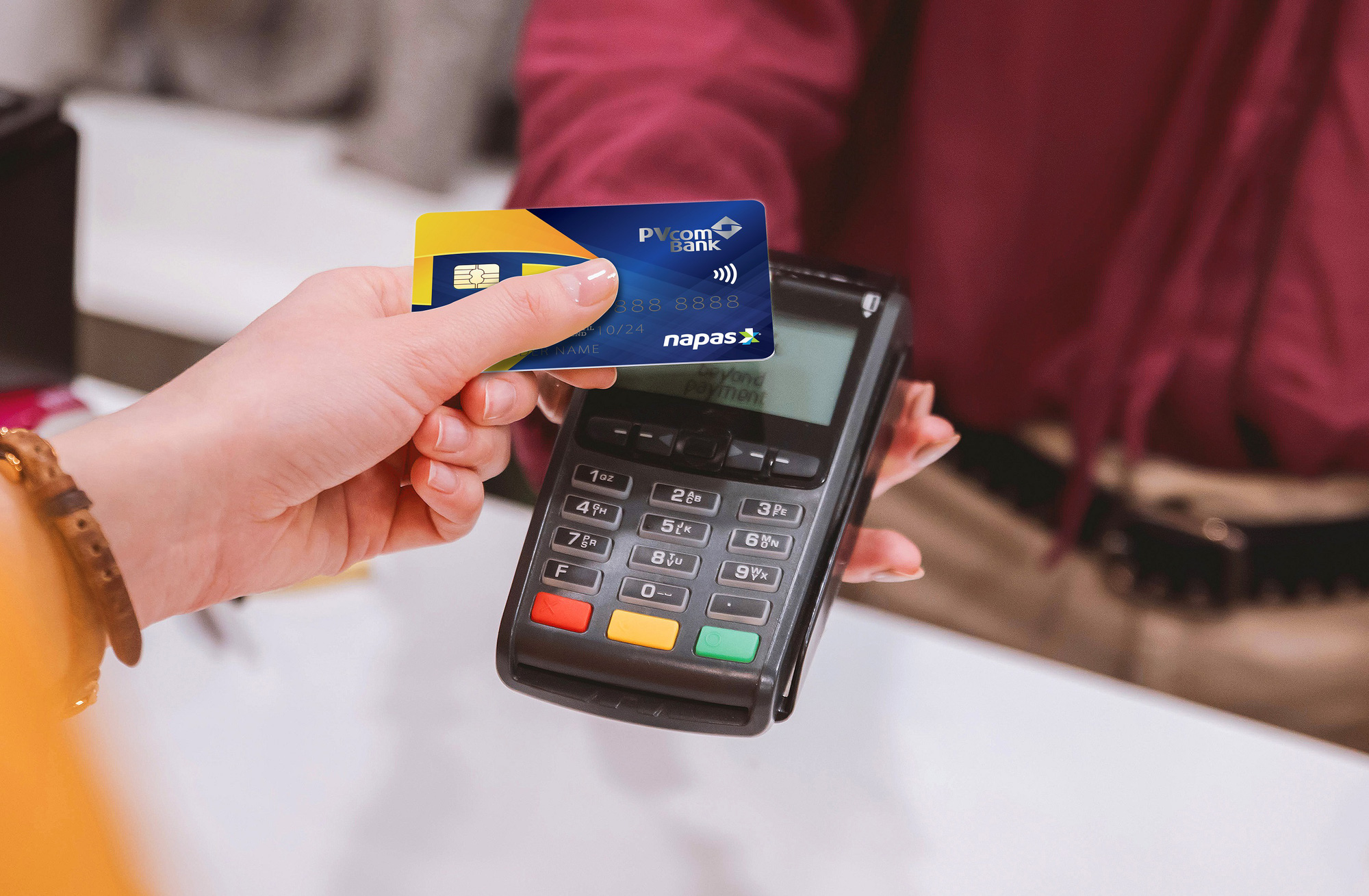 Từ ngày 31/12 thẻ từ ATM sẽ được thay thế hoàn toàn: Đây là những điều cần lưu ý khi sử dụng thẻ ATM gắn chip! - Ảnh 2.