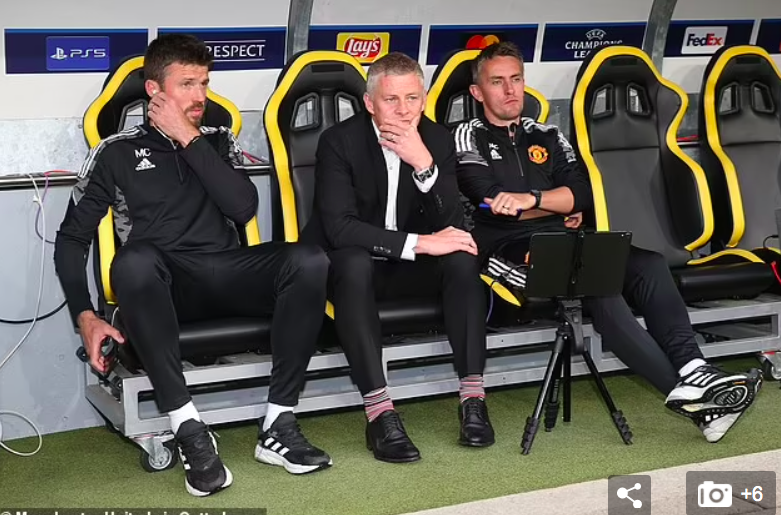 Bất chấp MU thắng, Paul Scholes vẫn cà khịa Carrick - Ảnh 1. Bất chấp MU thắng, Paul Scholes vẫn cà khịa Carrick - Ảnh 1.