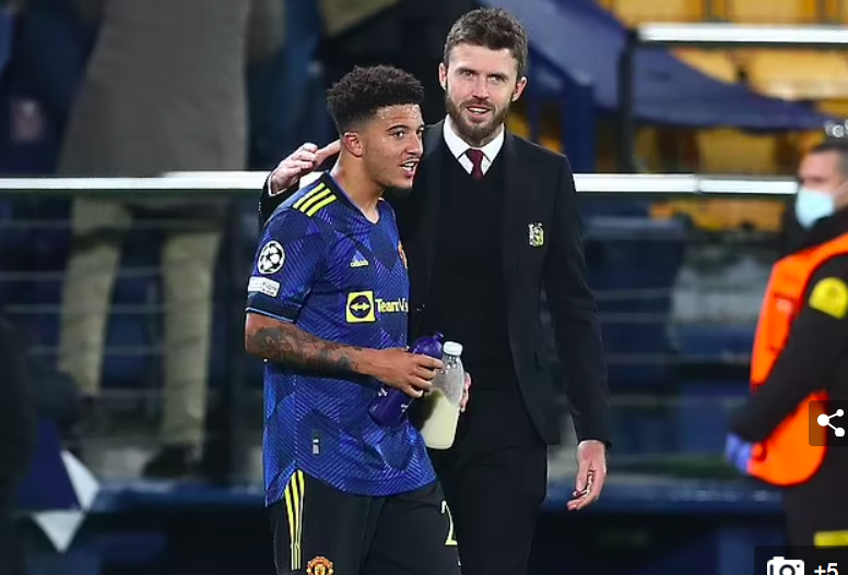 Bất chấp MU thắng, Paul Scholes vẫn cà khịa Carrick - Ảnh 2. Bất chấp MU thắng, Paul Scholes vẫn cà khịa Carrick - Ảnh 2.