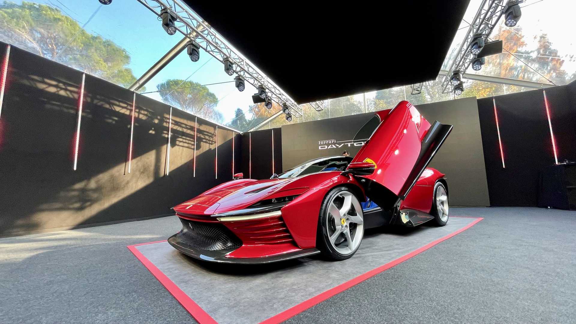 5 siêu phẩm Ferrari mới rục rịch ra mắt: Thiết kế tân cổ giao duyên, chỉ sản xuất giới hạn - Ảnh 1.