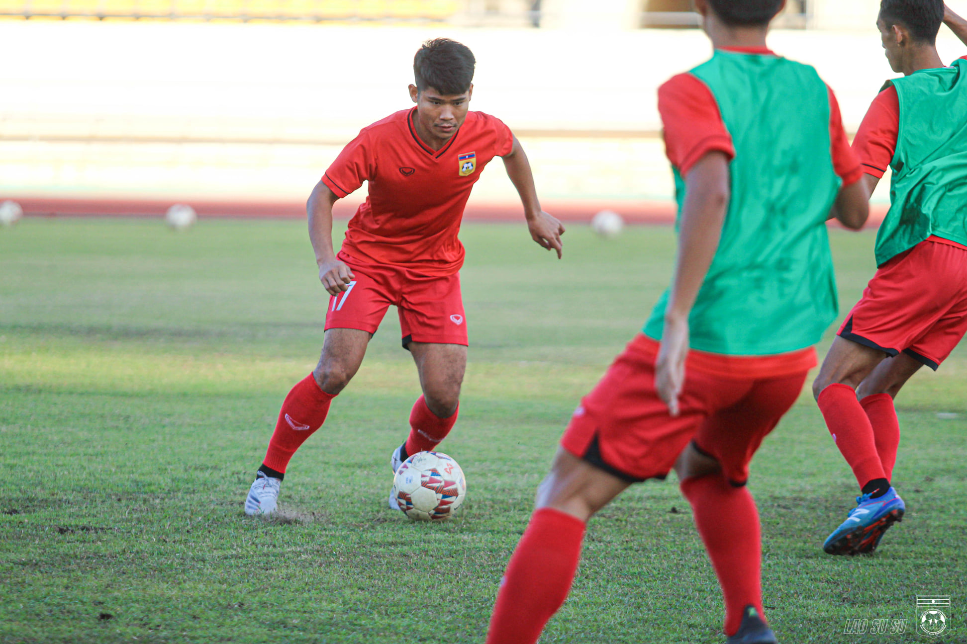 Thiếu quân, tuyển Lào vẫn hăng say luyện tập chuẩn bị gặp tuyển Việt Nam tại AFF Cup 2020 - Ảnh 16.