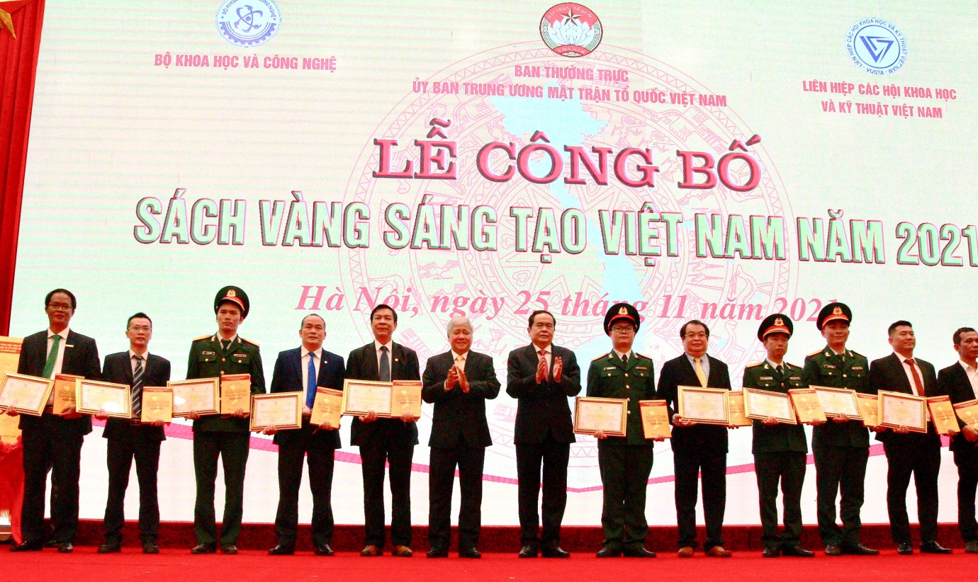 Gốm Đất Việt: Đơn vị duy nhất được vinh danh 3 công trình tiêu biểu trong Sách vàng Sáng tạo Việt Nam 2021 - Ảnh 1.